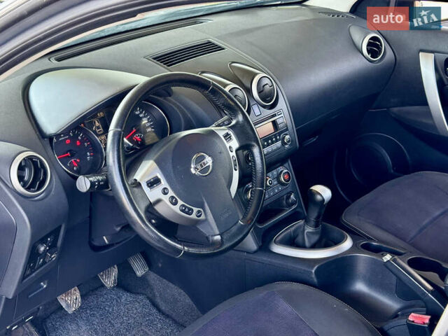 Сірий Ніссан Кашкай, об'ємом двигуна 1.6 л та пробігом 200 тис. км за 9999 $, фото 16 на Automoto.ua