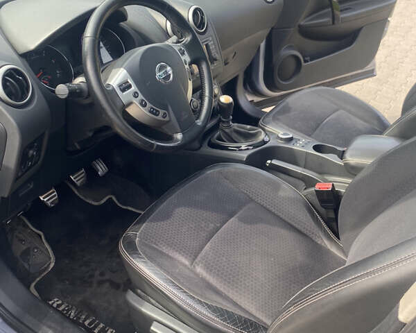 Сірий Ніссан Кашкай, об'ємом двигуна 1.6 л та пробігом 254 тис. км за 11600 $, фото 17 на Automoto.ua