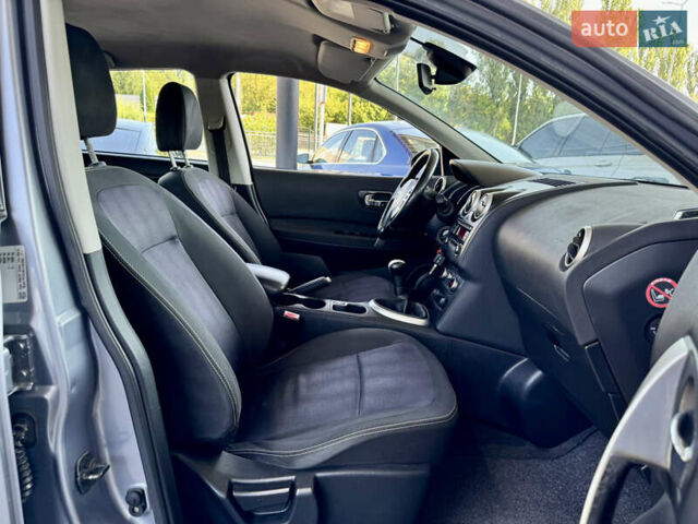 Сірий Ніссан Кашкай, об'ємом двигуна 1.6 л та пробігом 200 тис. км за 9999 $, фото 2 на Automoto.ua