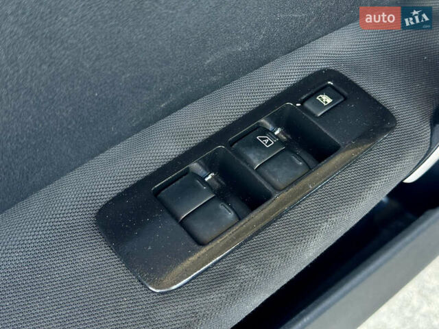 Сірий Ніссан Кашкай, об'ємом двигуна 1.6 л та пробігом 200 тис. км за 9999 $, фото 15 на Automoto.ua