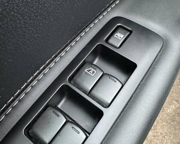 Серый Ниссан Кашкай, объемом двигателя 1.6 л и пробегом 48 тыс. км за 15000 $, фото 23 на Automoto.ua