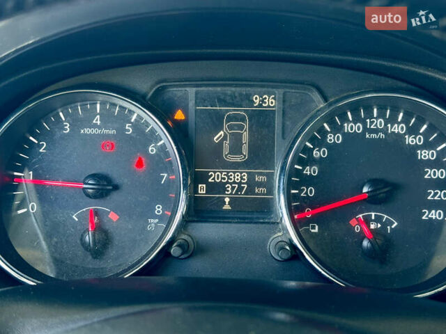 Сірий Ніссан Кашкай, об'ємом двигуна 1.6 л та пробігом 200 тис. км за 9999 $, фото 24 на Automoto.ua