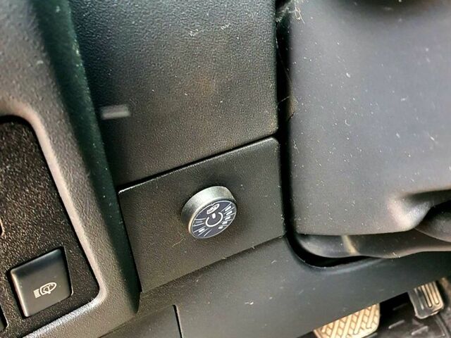 Серый Ниссан Кашкай, объемом двигателя 1.6 л и пробегом 158 тыс. км за 10000 $, фото 3 на Automoto.ua