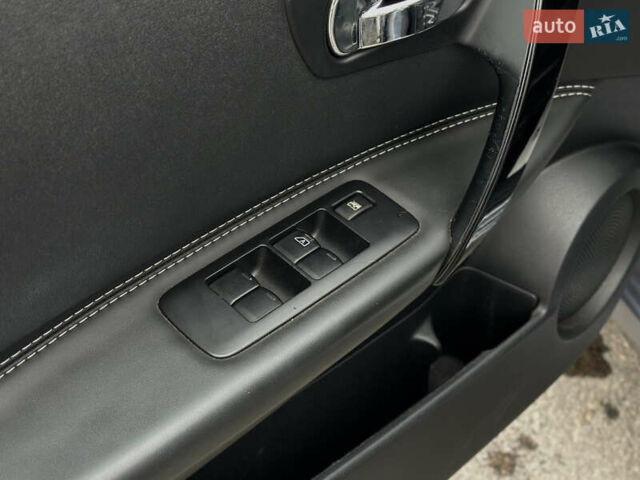 Серый Ниссан Кашкай, объемом двигателя 1.6 л и пробегом 254 тыс. км за 12600 $, фото 28 на Automoto.ua