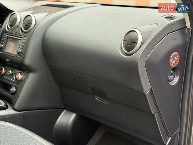 Сірий Ніссан Кашкай, об'ємом двигуна 1.6 л та пробігом 218 тис. км за 11999 $, фото 98 на Automoto.ua