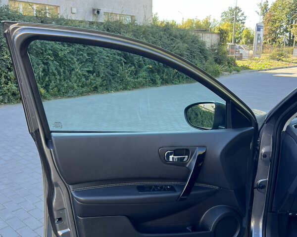 Серый Ниссан Кашкай, объемом двигателя 1.6 л и пробегом 105 тыс. км за 11555 $, фото 16 на Automoto.ua