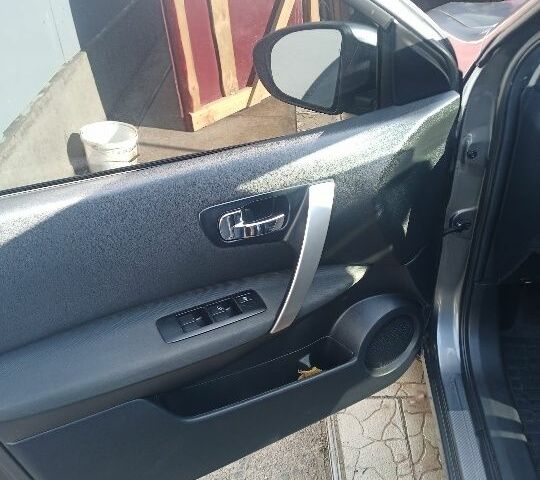 Сірий Ніссан Кашкай, об'ємом двигуна 2 л та пробігом 197 тис. км за 254 $, фото 5 на Automoto.ua