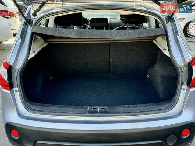 Сірий Ніссан Кашкай, об'ємом двигуна 1.6 л та пробігом 200 тис. км за 9999 $, фото 28 на Automoto.ua