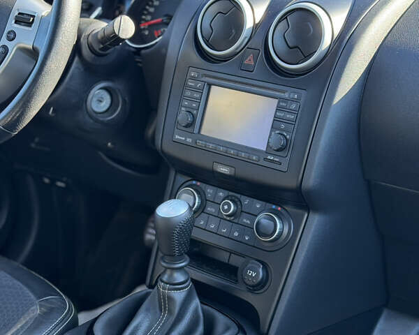 Сірий Ніссан Кашкай, об'ємом двигуна 1.6 л та пробігом 257 тис. км за 11700 $, фото 33 на Automoto.ua