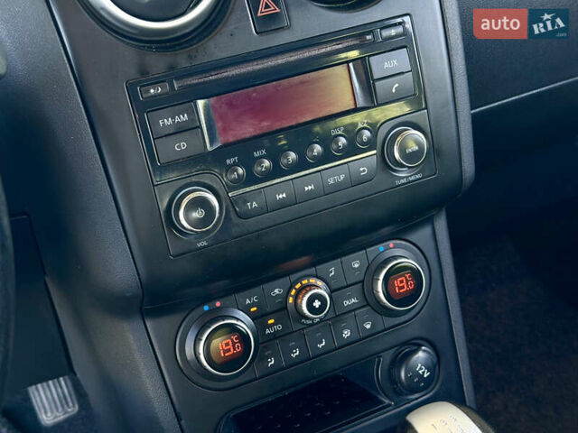 Сірий Ніссан Кашкай, об'ємом двигуна 1.6 л та пробігом 200 тис. км за 9999 $, фото 22 на Automoto.ua