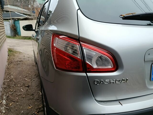 Серый Ниссан Кашкай, объемом двигателя 1.5 л и пробегом 250 тыс. км за 308 $, фото 5 на Automoto.ua