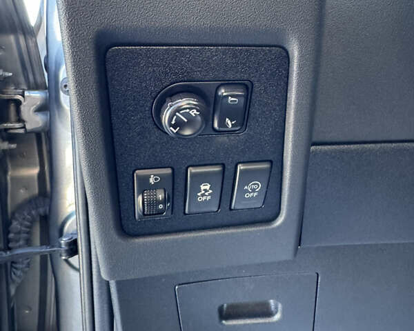 Сірий Ніссан Кашкай, об'ємом двигуна 1.6 л та пробігом 257 тис. км за 11700 $, фото 17 на Automoto.ua