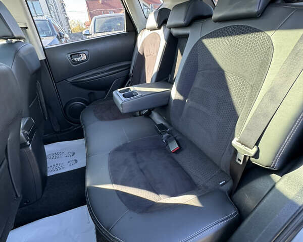 Сірий Ніссан Кашкай, об'ємом двигуна 1.6 л та пробігом 257 тис. км за 11700 $, фото 23 на Automoto.ua