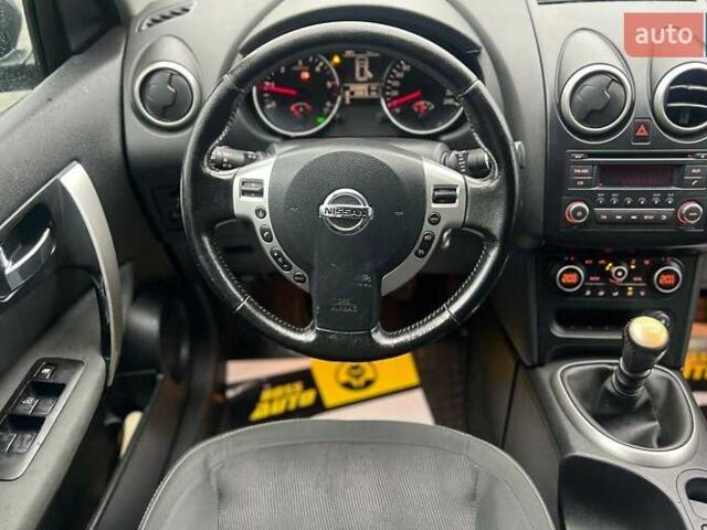 Серый Ниссан Кашкай, объемом двигателя 1.6 л и пробегом 224 тыс. км за 12000 $, фото 13 на Automoto.ua