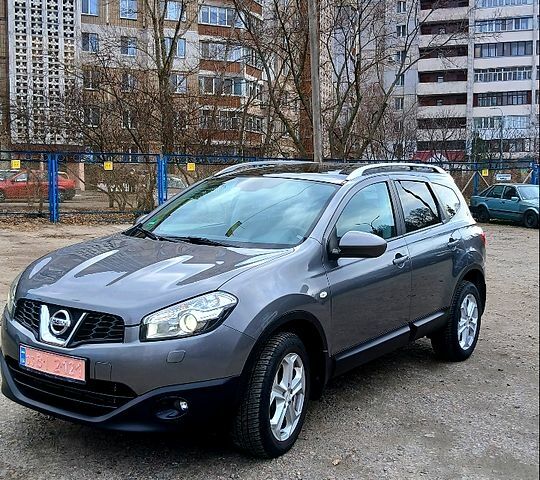 Сірий Ніссан Кашкай, об'ємом двигуна 1.6 л та пробігом 237 тис. км за 12800 $, фото 4 на Automoto.ua