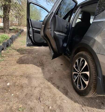 Сірий Ніссан Кашкай, об'ємом двигуна 2 л та пробігом 143 тис. км за 13500 $, фото 4 на Automoto.ua