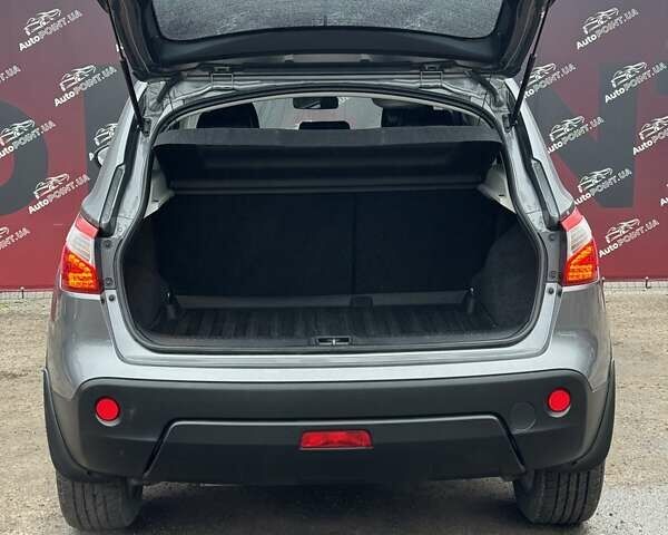 Серый Ниссан Кашкай, объемом двигателя 1.6 л и пробегом 48 тыс. км за 15000 $, фото 11 на Automoto.ua