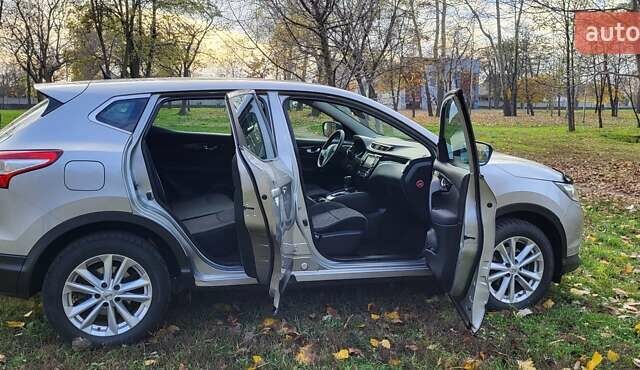 Сірий Ніссан Кашкай, об'ємом двигуна 1.6 л та пробігом 200 тис. км за 12250 $, фото 7 на Automoto.ua