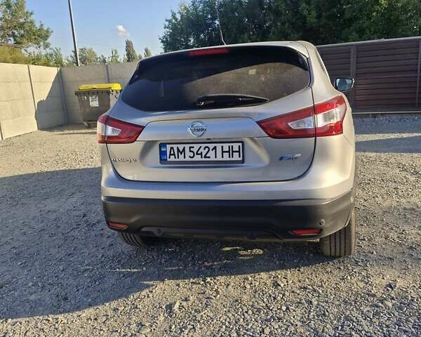 Серый Ниссан Кашкай, объемом двигателя 1.6 л и пробегом 254 тыс. км за 13000 $, фото 3 на Automoto.ua