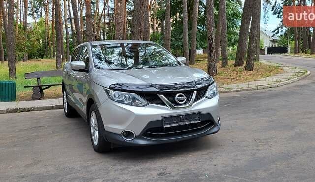 Серый Ниссан Кашкай, объемом двигателя 1.6 л и пробегом 200 тыс. км за 12850 $, фото 1 на Automoto.ua