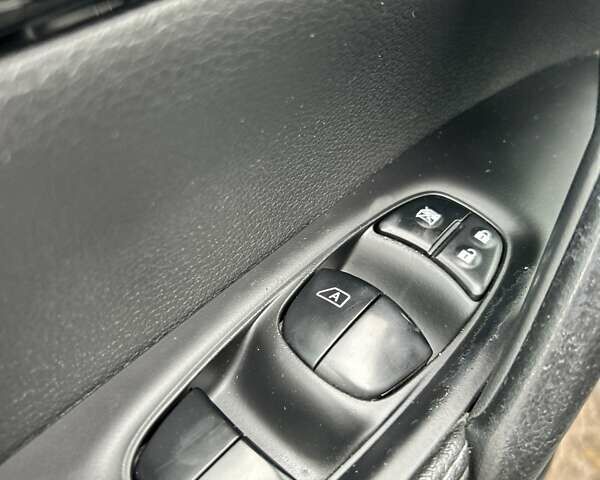 Серый Ниссан Кашкай, объемом двигателя 1.5 л и пробегом 228 тыс. км за 14100 $, фото 25 на Automoto.ua