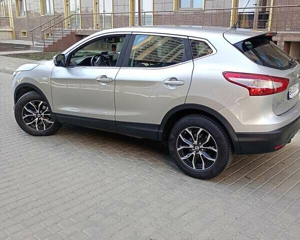 Серый Ниссан Кашкай, объемом двигателя 1.5 л и пробегом 260 тыс. км за 13750 $, фото 5 на Automoto.ua