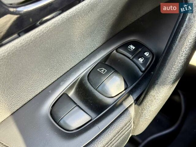 Серый Ниссан Кашкай, объемом двигателя 1.6 л и пробегом 173 тыс. км за 16000 $, фото 23 на Automoto.ua