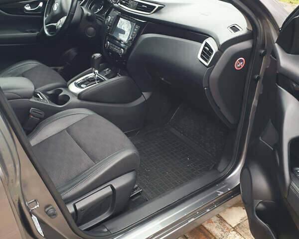 Сірий Ніссан Кашкай, об'ємом двигуна 1.6 л та пробігом 130 тис. км за 16406 $, фото 5 на Automoto.ua