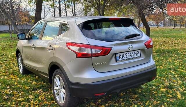 Сірий Ніссан Кашкай, об'ємом двигуна 1.6 л та пробігом 200 тис. км за 12250 $, фото 3 на Automoto.ua