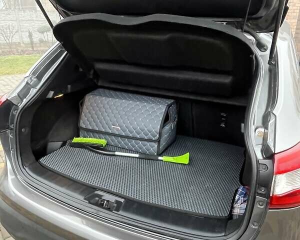 Серый Ниссан Кашкай, объемом двигателя 1.6 л и пробегом 198 тыс. км за 14600 $, фото 16 на Automoto.ua