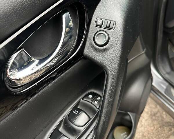 Серый Ниссан Кашкай, объемом двигателя 1.6 л и пробегом 152 тыс. км за 15600 $, фото 20 на Automoto.ua