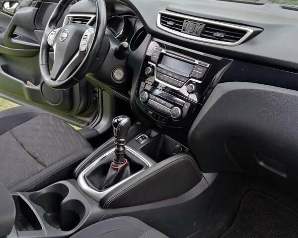 Серый Ниссан Кашкай, объемом двигателя 1.6 л и пробегом 332 тыс. км за 12450 $, фото 28 на Automoto.ua