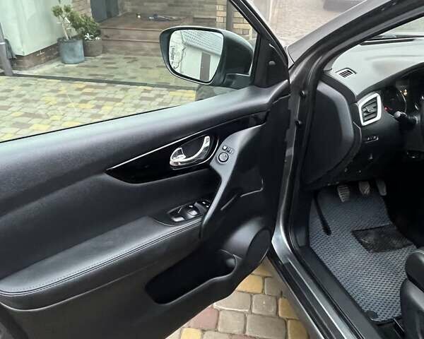 Серый Ниссан Кашкай, объемом двигателя 1.6 л и пробегом 198 тыс. км за 14600 $, фото 8 на Automoto.ua