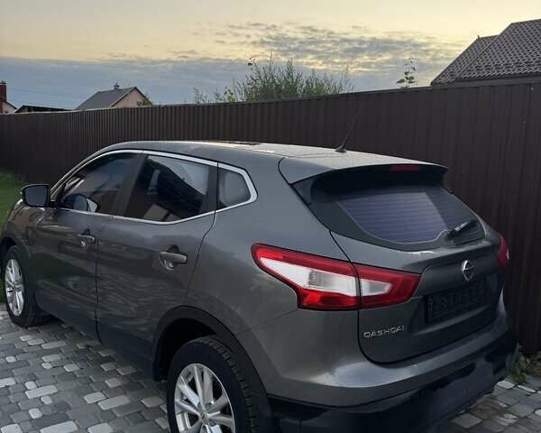 Серый Ниссан Кашкай, объемом двигателя 1.2 л и пробегом 93 тыс. км за 12000 $, фото 2 на Automoto.ua