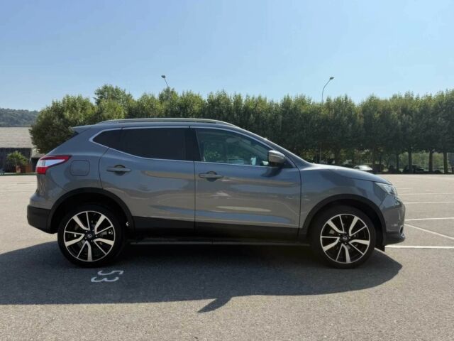 Серый Ниссан Кашкай, объемом двигателя 1.5 л и пробегом 154 тыс. км за 7500 $, фото 2 на Automoto.ua