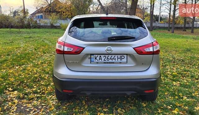 Сірий Ніссан Кашкай, об'ємом двигуна 1.6 л та пробігом 200 тис. км за 12250 $, фото 1 на Automoto.ua