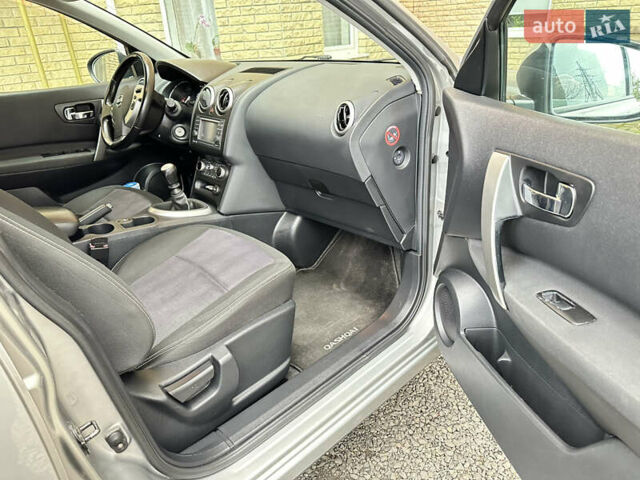 Сірий Ніссан Кашкай, об'ємом двигуна 1.6 л та пробігом 220 тис. км за 11600 $, фото 14 на Automoto.ua