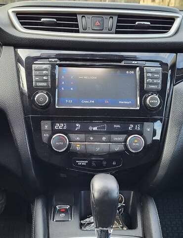 Сірий Ніссан Кашкай, об'ємом двигуна 1.6 л та пробігом 200 тис. км за 12250 $, фото 5 на Automoto.ua