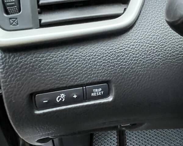 Серый Ниссан Кашкай, объемом двигателя 1.6 л и пробегом 198 тыс. км за 14600 $, фото 21 на Automoto.ua