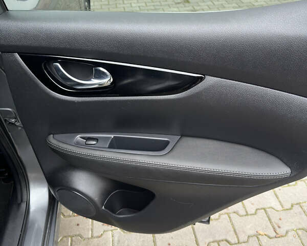 Сірий Ніссан Кашкай, об'ємом двигуна 1.6 л та пробігом 200 тис. км за 16600 $, фото 24 на Automoto.ua