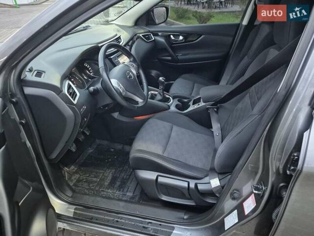Серый Ниссан Кашкай, объемом двигателя 1.6 л и пробегом 180 тыс. км за 15000 $, фото 16 на Automoto.ua