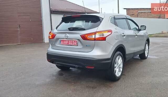 Серый Ниссан Кашкай, объемом двигателя 1.5 л и пробегом 120 тыс. км за 14900 $, фото 5 на Automoto.ua
