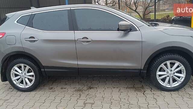 Серый Ниссан Кашкай, объемом двигателя 1.5 л и пробегом 250 тыс. км за 13800 $, фото 3 на Automoto.ua