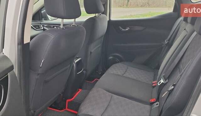 Серый Ниссан Кашкай, объемом двигателя 1.5 л и пробегом 120 тыс. км за 14900 $, фото 51 на Automoto.ua