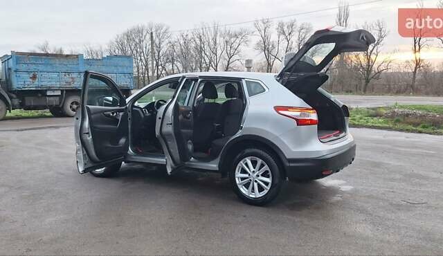Серый Ниссан Кашкай, объемом двигателя 1.5 л и пробегом 120 тыс. км за 14900 $, фото 93 на Automoto.ua