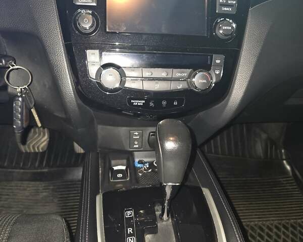 Серый Ниссан Кашкай, объемом двигателя 1.2 л и пробегом 80 тыс. км за 12500 $, фото 10 на Automoto.ua