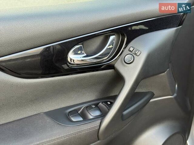 Сірий Ніссан Кашкай, об'ємом двигуна 1.6 л та пробігом 92 тис. км за 16200 $, фото 15 на Automoto.ua