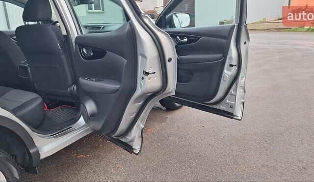 Серый Ниссан Кашкай, объемом двигателя 1.5 л и пробегом 120 тыс. км за 14900 $, фото 82 на Automoto.ua