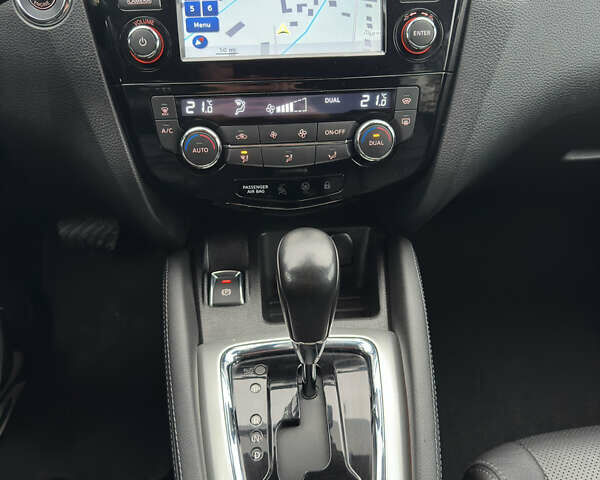 Сірий Ніссан Кашкай, об'ємом двигуна 1.6 л та пробігом 200 тис. км за 16600 $, фото 28 на Automoto.ua