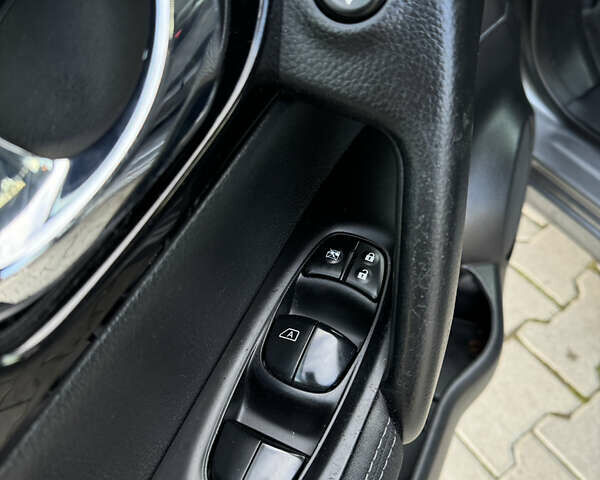 Сірий Ніссан Кашкай, об'ємом двигуна 1.5 л та пробігом 160 тис. км за 15400 $, фото 26 на Automoto.ua
